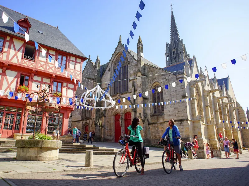 Josselin et la Basilique Notre-Dame Du Roncier